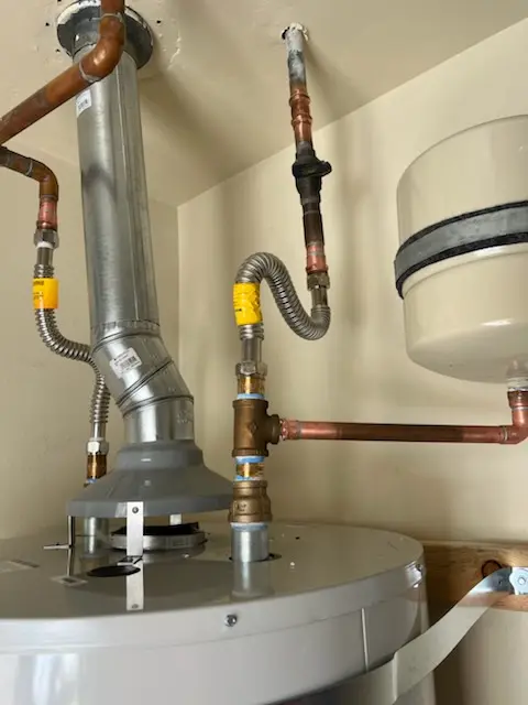 Water heater installation and plumbing repair in Dos Lagos